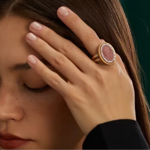 Vintage Aristocrat’s Cameo Antique Brass Masterpiece Ring - Picture 5 of 9